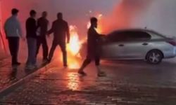 Gaziantep’te park halindeki otomobil alev alev yandı
