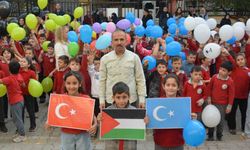 Gazze ve Doğu Türkistan’daki çocukların özgürlüğü için gökyüzüne 787 balon bırakıldı