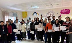 Gebe Okulu’nu tamamlayan anne adaylarına katılım belgesi