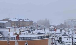 Hakkari’de kar yağışı kartpostallık manzaralar oluşturdu