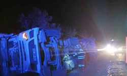 Hassa’da devrilen tırın sürücüsü yaralandı