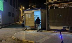 Hatay’da 6 araç ve 4 iş yerinin camlarını taşla kırdılar