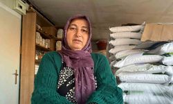 Hem satıyor hem anlatıyor: 4 çocuk annesi Çankırı’nın meşhur tuzuyla 6 yıldır geçimini sağlıyor