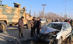 Iğdır-Halfeli yolunda otomobil ile kamyon kafa kafaya çarpıştı