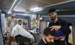 İlk kez görenleri şaşırtan mobil berber, bir ‘Alo’ ile müşterilerinin ayağına giderek VİP hizmet veriyor