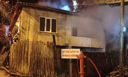 İnegöl’de samanlıkta başlayan yangın eve sıçradı