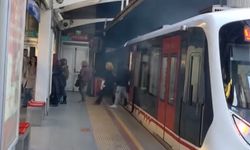 İzmir’de metro vagonu raydan çıktı