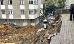 Kadıköy’de yağışlara dayanamayan istinat duvarı çöktü