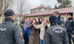 Kadınlardan mahalleye yapılacak baz istasyonuna ve erkeklere tepki