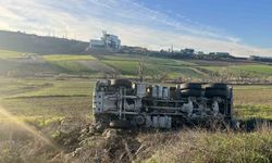Kamyonun metrelerce sürüklendiği kazadan emniyet kemeri sayesinde yara almadan kurtuldu