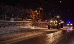 Kar yüzünden kapanan 145 mahallenin yolu büyükşehir ekipleri tarafından açıldı