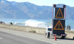 Karadeniz Sahil Yolu'nda dalga ve fırtına alarmı
