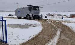 Kardan kapanan yolu TOMA açtı