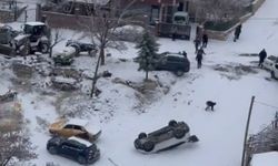 Kayan araç park halindeki aracı devirdi: O anlar kamerada