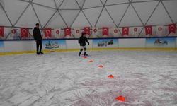 Keçiören’de ücretsiz buz pateni pisti yoğun ilgi görüyor