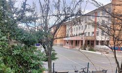 Kız öğrencilerine cinsel organının fotoğrafını gönderen tacizci öğretmen tutuklandı