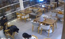 Kontrolden çıkan otomobil kafeteryaya girdi: Saniyelerle kurtuldular