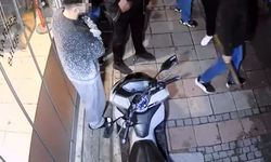Kuaför dükkanına baltalı saldırı kamerada