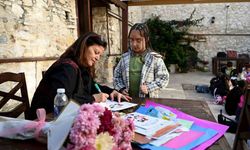 Kuşadası’nda çocuklara hem kitap hem hayvan sevgisi aşılandı