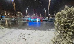 Kütahya'da kar yağışı kenti beyaza bürüdü