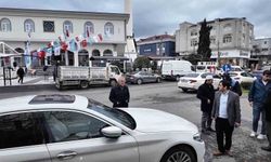 Lüks araçla çıkışı kapattı, cuma çıkışında tepkiye neden oldu