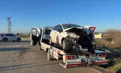 Lüleburgaz'da kavşakta çarpışan otomobillerin sürücüleri yaralandı