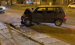 Mardin’de park halindeki araca çarpan otomobil sürücüsü yaralandı