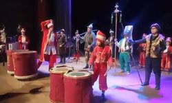 Mehteranda kösü düşmana vurur gibi vuran genç sosyal medyayı salladı