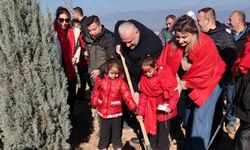 Menemen Belediyesi, ’yeni doğan bebekler’ için binlerce fidan dikti