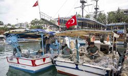 Mersin’de balıkçılara ekipman desteği sürüyor