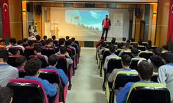 Meslek lisesi öğrencileri bağımlılıkla mücadele konusunda bilgilendirildi