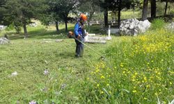 Muğla’da mezarlıklarda temizlik ve bakım çalışmaları aralıksız sürüyor