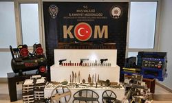 Muş’ta kaçakçılık operasyonu: Çok sayıda silah, mühimmat ve tarihi eser ele geçirildi
