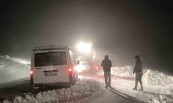 Muş’ta köy yolunda mahsur kalan 7 kişi kurtarıldı