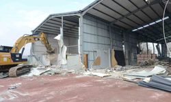 Nilüfer'de 2 kaçak yapı yıkıldı