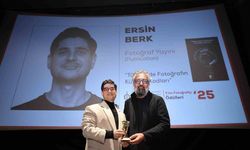 Öğretim görevlisi "Yılın Fotoğraf Yayını" ödülüne layık görüldü