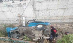 Otomobil drenaj kanalına uçtu: 3 yaralı
