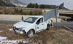 Otomobil ile tır çarpıştı