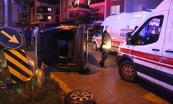 Otomobille çarpışan ticari araç yan yattı: 7 yaralı