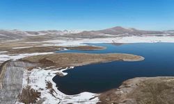 Patnos barajında kış güzelliği; Mavi ve beyazın buluşması