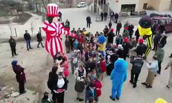 Perdede oyun köyde şenlik var