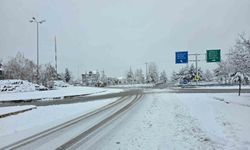 Pozantı'da kar yağışı etkili oldu