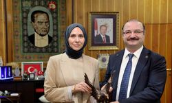 Rektör Hacımüftüoğlu, Tüba-Gebip ödülü sahibi Prof. Dr. Rabia Meryem Yılmaz’ı ağırladı