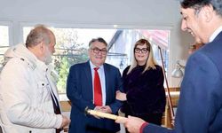 Rektör Özölçer ile Yazar Dr. Sait Başer, BEUN Çalgı Yapım Atölyesini ziyaret etti