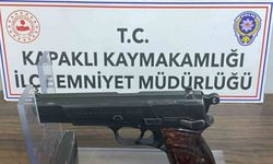 Ruhsatsız tabanca taşıyan 2 şahıs polis engeline takıldı
