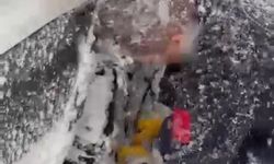 Sağlık ekiplerinin kar mesaisi: Zincir takıp hastaya ulaştılar