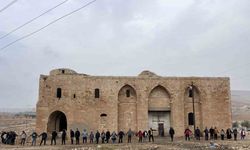 Şanlıurfa’da doğa tutkunları tarihi Germuş Kilisesi için yürüdü