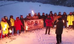 Sarıkamış'tan Bursa'ya vefa köprüsü: Genç kayakçılar, Bursa'daki yangında ölen kayakçıları andı