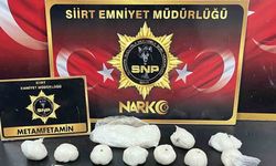 Siirt’te yabancı uyruklu 4 kişinin midesinden 1 kilo uyuşturucu ele geçirildi