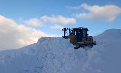 Şırnak’ta kar esareti devam ediyor, ekipler eksi 20 derecede çalışıyor